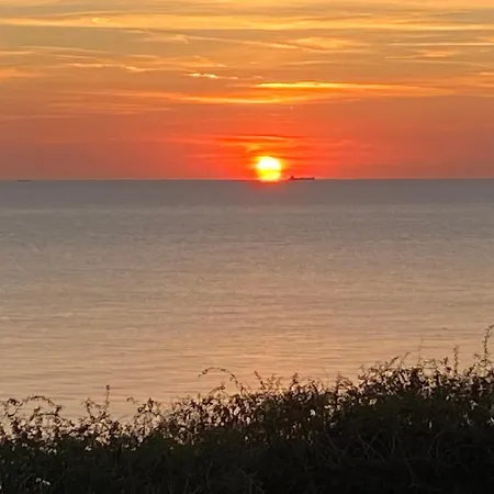 مكان تخييم De La Falaise A *