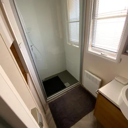 مكان تخييم De La Falaise A *