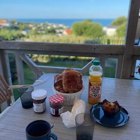 De La Falaise A مكان تخييم *