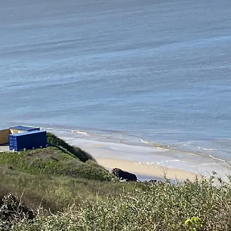 De La Falaise A Camping