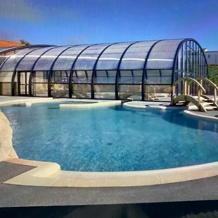 De La Falaise A Camping *