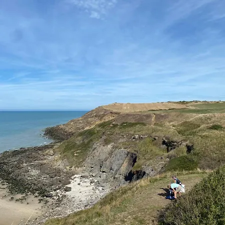 Camping De La Falaise A *