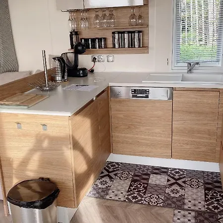 Camping De La Falaise A *