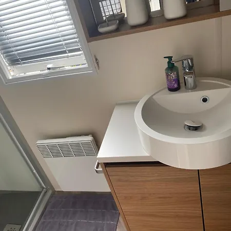 De La Falaise A Camping